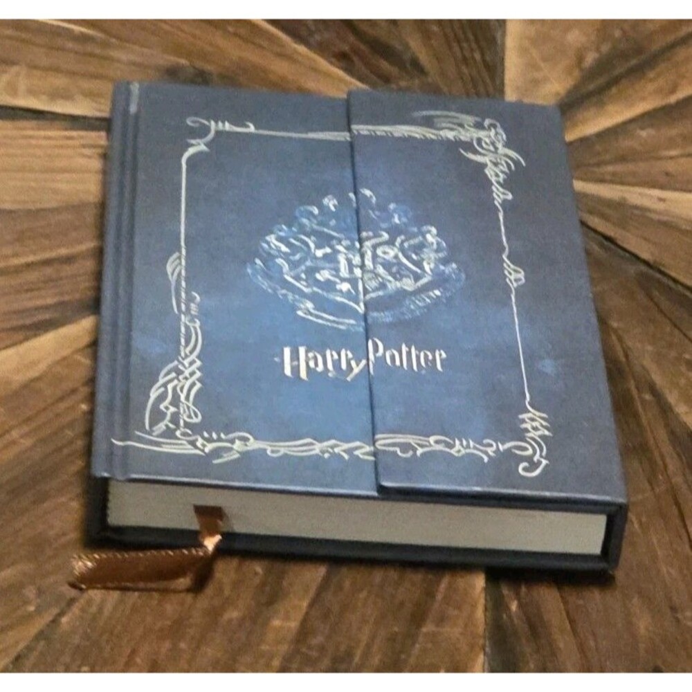 Harry Potter Hogwarts Crest Magnetic Closure Journal